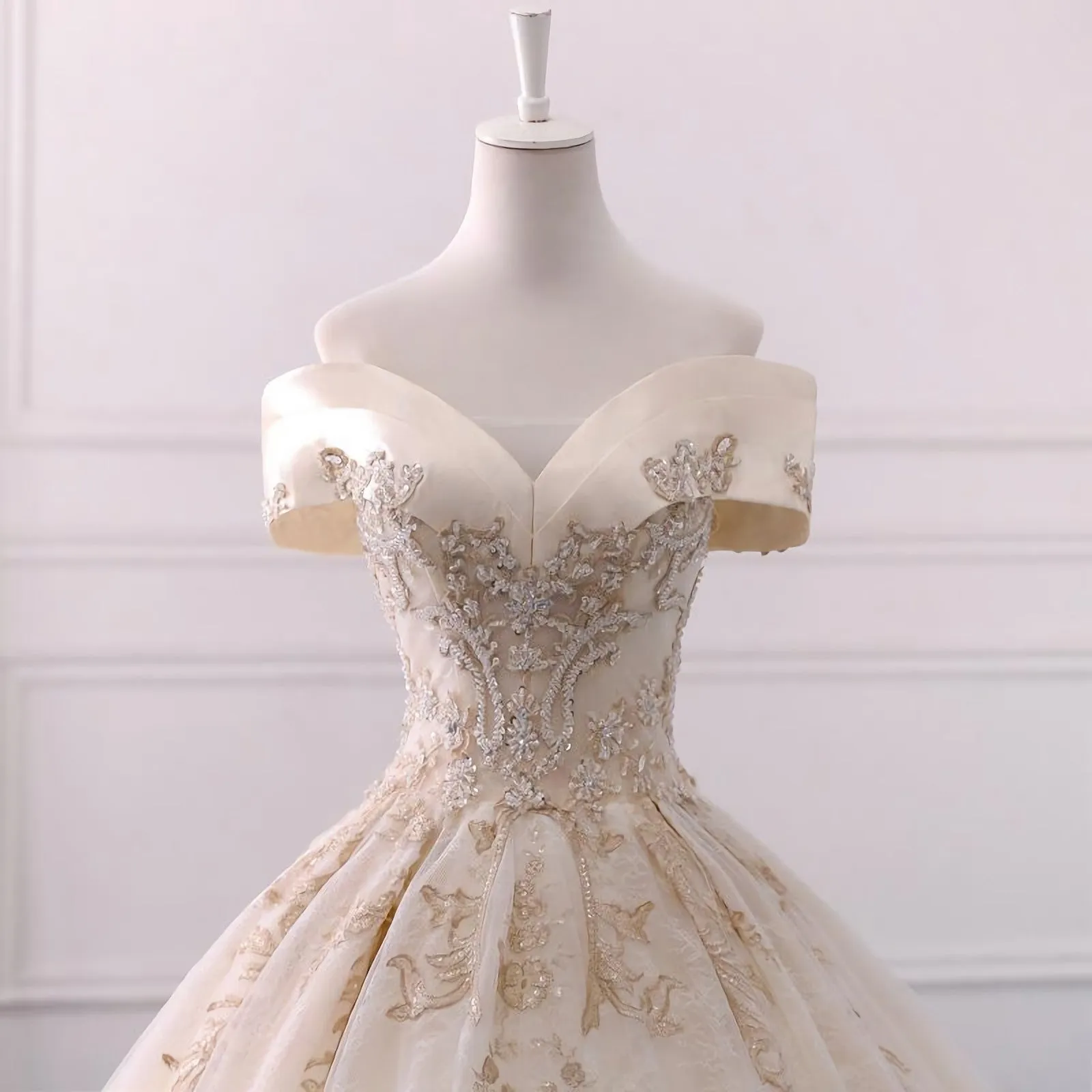 Off The Shoulder Ball Gown Sweetheart Wedding Dress Long Appliques Bridal Dress
